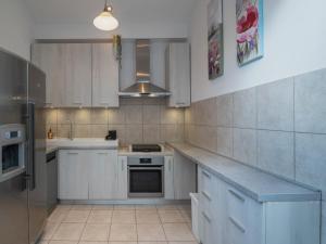 Holiday Home Lea - Three Bedroom Holiday Home with Terrace and Sea View