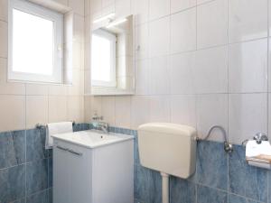 Two Bedroom Apartment with Balcony and Pool