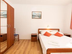 Two Bedroom Apartment with Balcony and Pool