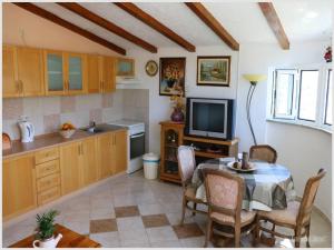 Apartments Juras - Two Bedroom Apartment with Sea View David