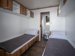 Seaside Deluxe Escape at Klenovica Camping - Two Bedroom Mobile Home with Hot-Tub