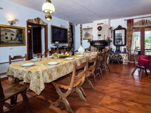 Authentic Dalmatian Hillside Escape with Pool, Sauna & BBQ - Seven Bedroom Holiday Home