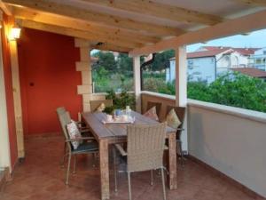 Apartments Dea & Paula - Classic Two Bedroom Apartment with Terrace