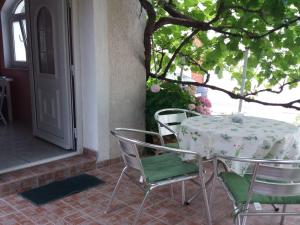 Apartments Lavanda & More - One Bedroom Apartment with Shared Terrace