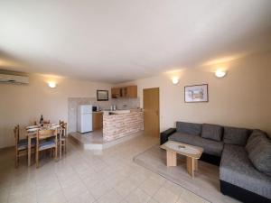 Cozy Beachfront Holiday Home Slatine - Five Bedroom Holiday Home