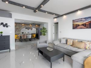 Apartments Bregha - Three Bedroom Apartment with Sea View