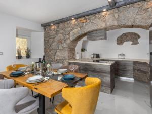 Apartments Bregha - Three Bedroom Apartment with Sea View