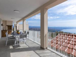 Apartments Bregha - Three Bedroom Apartment with Sea View