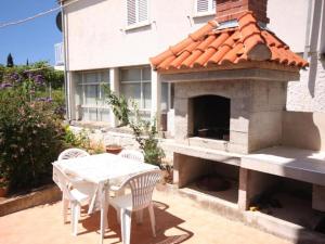 Two Bedroom Apartment With Sea View 12