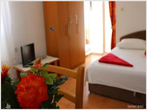 Apartments Juras - Studio Apartment with Loggia Ana