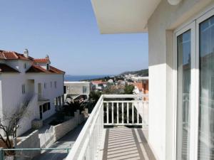 Apartments Trogrli - Two-Bedroom Apartment with Balcony and Sea View