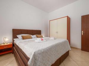 Wonderful Krk Island Stay Shared Pool, Grill Patio, and Nearby Beaches - Two Bedroom Apartment