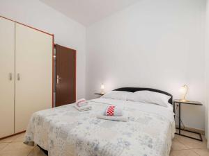 Wonderful Krk Island Stay Shared Pool, Grill Patio, and Nearby Beaches - Two Bedroom Apartment