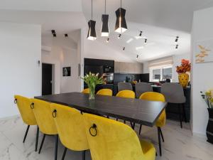 Luminous Infinity Villa with Pool and Gym - Six Bedroom Villa with Pool