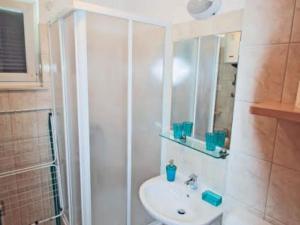 Beachfront Apartments Tamarix - Superior One Bedroom Apartment Grand 4