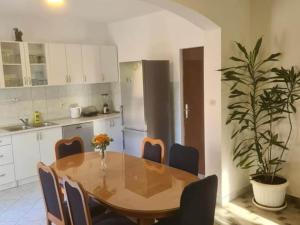 Apartments Rubbi - Three Bedroom Apartment with Terrace