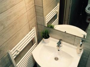 Studio Apartment with Terrace and Pool