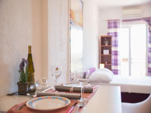 Tranquil and Stylish Apartment Kastel Novi - Studio Apartment with Garden