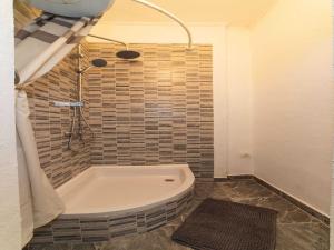 Tranquil and Stylish Apartment Kastel Novi - Studio Apartment with Garden