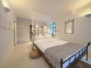 Vibrant and Elegant Downtown Krk Apartments - Classic Studio Apartment