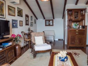 Stone House Seaside Retreat on Bra Island - Two Bedroom Apartment 1