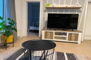 Modern & Charming - Free Private Parking - One Bedroom Apartment