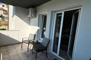 Modern & Charming - Free Private Parking - One Bedroom Apartment