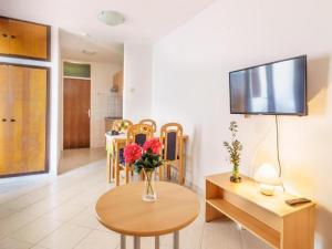 Lumbarda Resort Apartments - Standard One-Bedroom Apartment C6