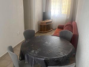 Apartments Danijela & Vlado - Three Bedroom Apartment With Balcony and Garden View