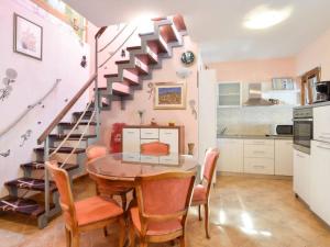 Peaceful Island Haven with Pool, BBQ & Games Area - Four Bedroom Holiday Home