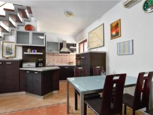 Peaceful Island Haven with Pool, BBQ & Games Area - Four Bedroom Holiday Home