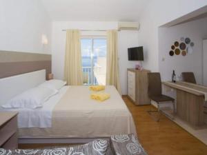 Sea View Apartments Lendic Podgora - Classic Studio Apartment with Terrace and Sea View