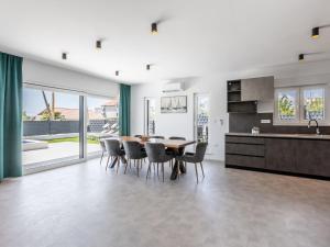 Villa Bonce - Five Bedroom Villa with Private Swimming Pool