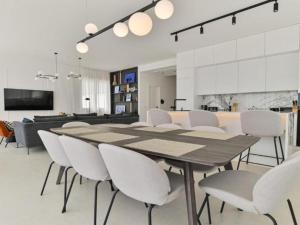 Villa Olive - Five bedroom Villa with Terrace and Swimming pool