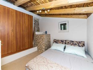 Three Bedroom Holiday Home with Pool