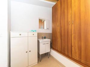 Three Bedroom Holiday Home with Pool
