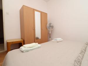 Apartments Karbuni By The Sea - Two Bedroom Apartment with Terrace and Sea View - A1