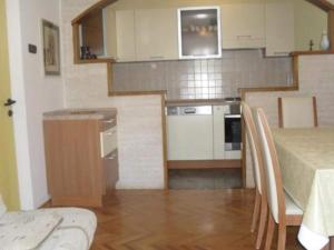 Apartments White House - Two Bedroom Apartment with Balcony and Sea View 2