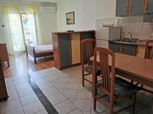 Apartments White House - Two Bedroom Apartment with Terrace 1