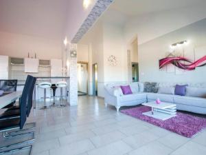 Villa Ava - Five Bedroom Villa with Swimming pool