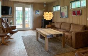 2 Bedroom Cozy Home In Farsø