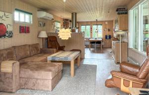 2 Bedroom Cozy Home In Farsø