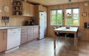 2 Bedroom Cozy Home In Farsø