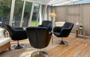 2 Bedroom Cozy Home In Farsø