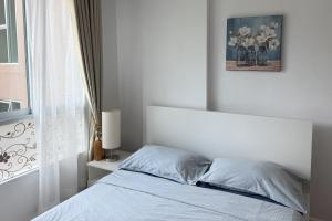 Spacious 1 Bedroom, with sofa bed and Balcony