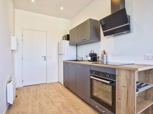 Appartement lumineux avec 2 balcons à 600m de la plage - FR-1-788-78