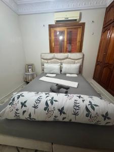 Airport Apartment 5 minutes walk, perfect for Early & Late Flights