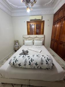 Airport Apartment 5 minutes walk, perfect for Early & Late Flights