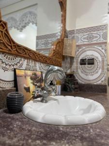 Airport Apartment 5 minutes walk, perfect for Early & Late Flights