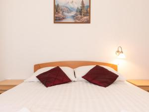 Classic Two Bedroom Apartment with Balcony and Pool